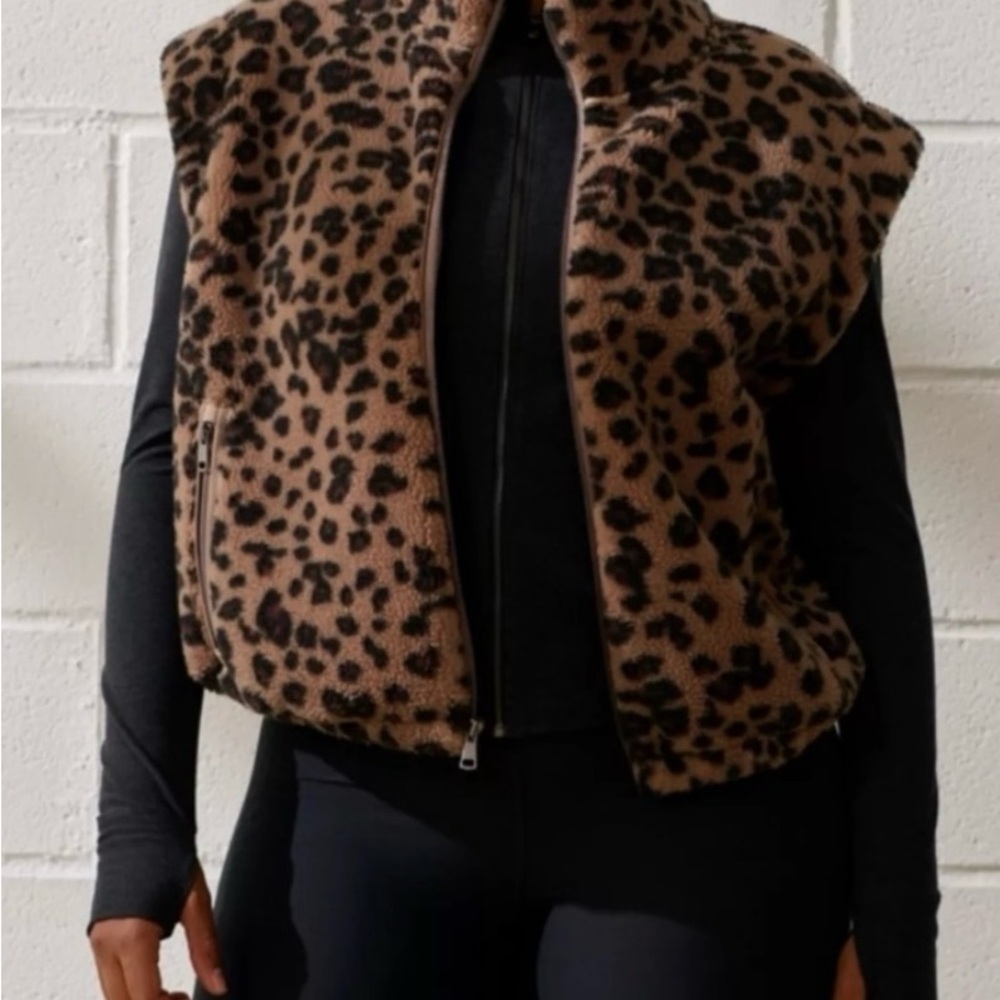 Abercrombie YPB NwOT Leopard Print Faux Fur Vest size M